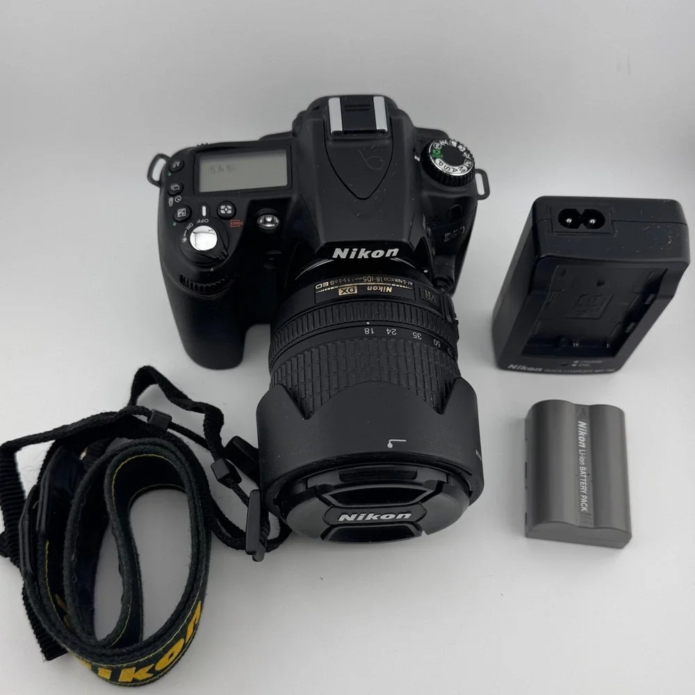 Nikon D90 DSLR Camera 18-105mm VR Lens Black Bundle 12.3MP HD Video FOR PARTS